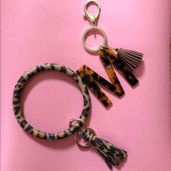 ✨🆕 Leopard Print Key Chain - Picture 3 of 5